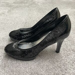 Tahari Cheryl Sequined Pump Heels Womens 8.5M Black Close Round Toe Pull On
